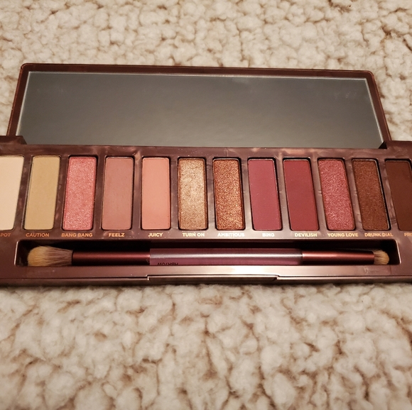 Urban Decay Naked Cherry Palette - Picture 2 of 2